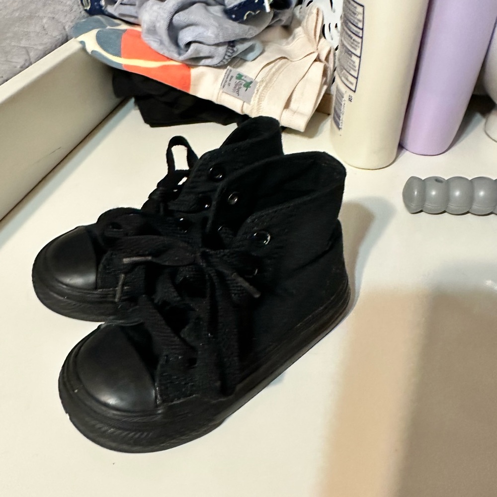Kids converse size 6